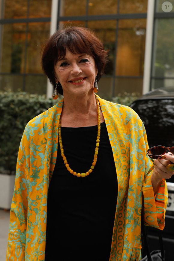 Anny Duperey - Arrivées à l'enregistrement de l'émission "Vivement Dimanche" au Studio Gabriel à Paris, France, le 23 août 2022, qui sera diffusée le 28 août sur France 3. © Christophe Clovis/Bestimage