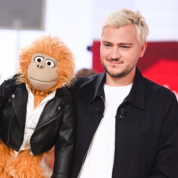 Jeff Panacloc s’affiche enfin avec Charlotte Bizak, une comédienne qu’il connaît aussi professionnellement depuis plusieurs années.

Exclusif - Jeff Panacloc - Enregistrement de l'émission Vivement dimanche au studio Rive Gauche, présentée par M.Drucker sur France 3.  © Guillaume Gaffiot / Bestimage