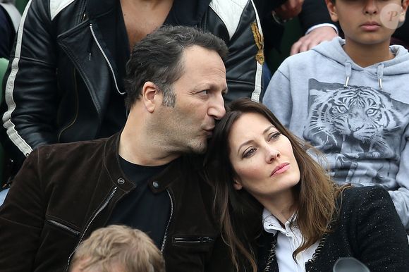 Arthur (Jacques Essebag) et sa compagne Mareva Galanter dans les tribunes de la finale homme des internationaux de France de Roland Garros à Paris le 5 juin 2016. © Moreau-Jacovides / Bestimage