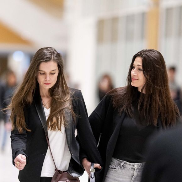 C'est dix-huit mois de sursis ont été requis contre Gérard Depardieu.

Magda Vavrusova (haut blanc), une amie à la sortie du procès de Gérard Depardieu pour agressions sexuelles sur deux femmes lors d'un tournage de film en 2021 au tribunal correctionnel de Paris, France,5.  © Pierre Perusseau/Bestimage