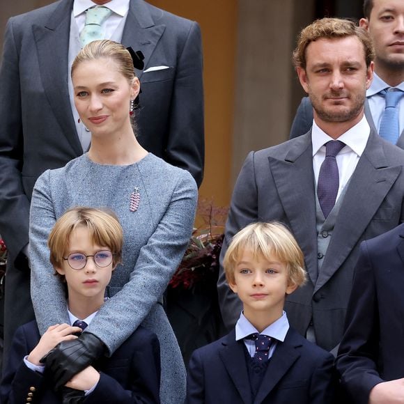 Pierre Casiraghi, Beatrice Borromeo, leurs enfants Stefano et Francesco - La famille princière monégasque dans la cour d'honneur du palais lors de la la fête nationale à Monaco le 19 novembre 2025. © Dominique Jacovides - Bruno Bebert / Bestimage