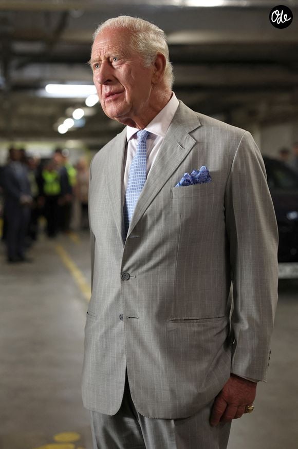 Le roi Charles III s'entretient avec un agent de police lors d'une visite organisée pour l'inauguration officielle du siège de la Police des transports britannique (BTP) dans le centre de Londres, au Royaume-Uni, le 8 juillet 2026. Photo de Shane Anthony Sinclair/PA Wire/ABACAPRESS.COM