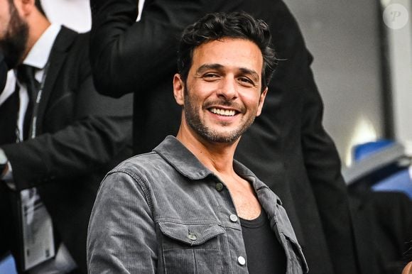 Aaron, le fils de 21 ans de Jenifer et Maxim Nucci, fait parler de lui :  délicate attention envers son père qui partage son bonheur - Purepeople