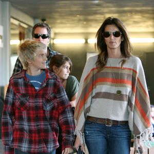 Cindy Crawford en famille à Los Angeles, le 4 Décembre 2011.

© Bestimage
