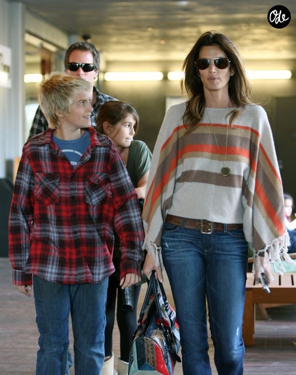 Cindy Crawford en famille à Los Angeles, le 4 Décembre 2011.

© Bestimage