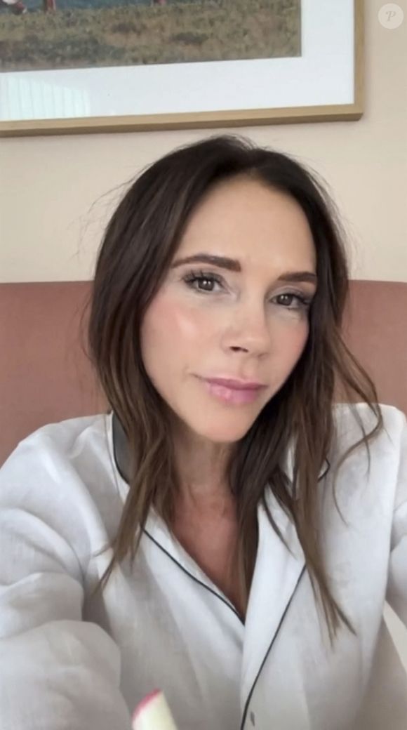 "J'entre dans la cinquantaine (en talons, bien sûr !) et je me sens tellement chanceuse". 

Selfie de Victoria Beckham sur Instagram. Photo Press Service / BESTIMAGE