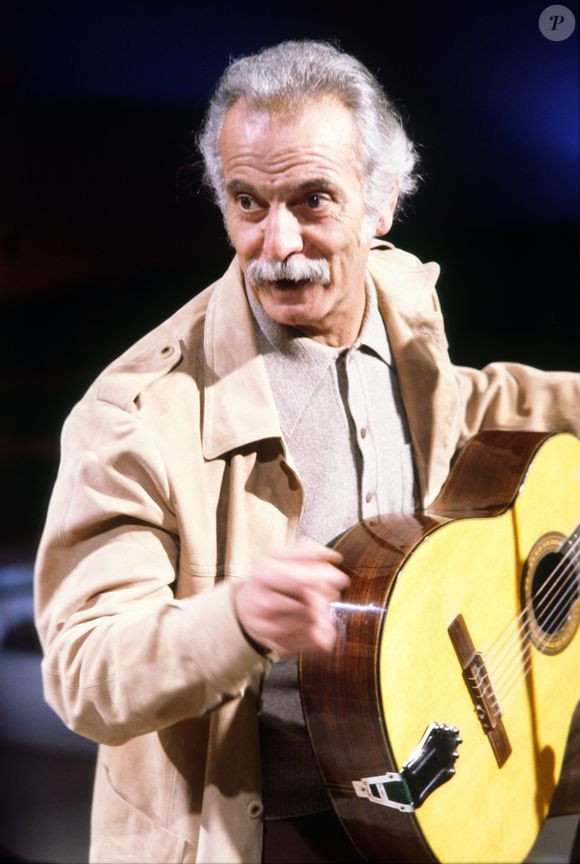 En 2022, Françoise Onteniente, fille de l’ami et secrétaire du chanteur, avait prévu de vendre 404 lots aux enchères, mais la famille avait obtenu leur suspension. 

Archives - Georges Brassens. JLPPA / Bestimage