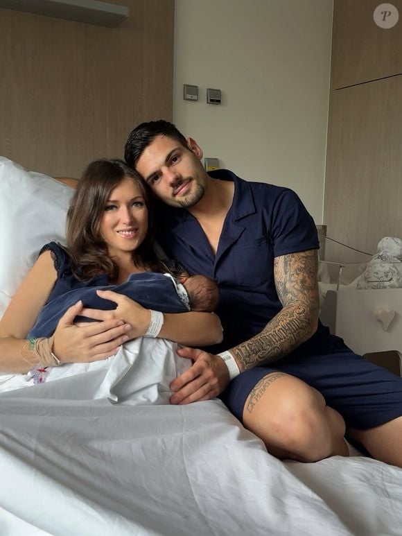 Elsa Esnoult a donné naissance le 26 septembre 2025 à un joli petit garçon prénommé Eden...

Elsa Esnoult et son conjoint Alexis, photo partagée sur Instagram le 28 septembre 2025.
