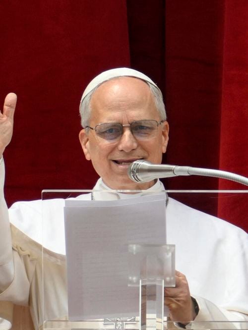 Ça se compte en centaine de millions d'euros ! La visite du pape Léon XIV en France rapporte beaucoup, mais il coûte aussi une belle somme