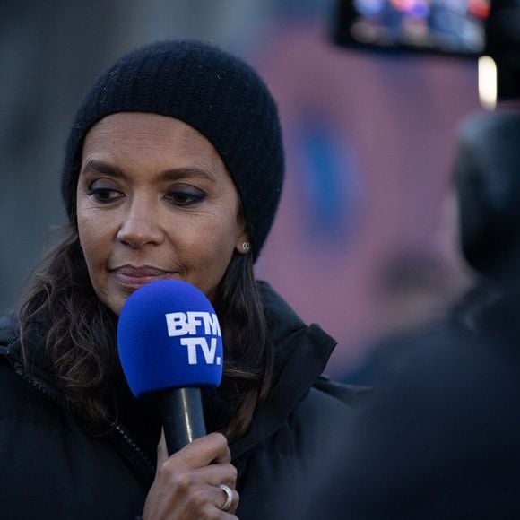 Karine Le Marchand soutient les agriculteurs sur le barrage de l'Autoroute A4 à hauteur de Jossigny en Seine et Marne le 29 Janvier 2024. Comme elle l'avait annoncé la semaine dernière, l'animatrice de l'émission "L'amour est dans le pré", Karine Le Marchand, a amené près de 200 croissants aux agriculteurs sur un barrage sur l'autoroute A4.
© Jeremy Melloul - Pierre Perusseau / Bestimage