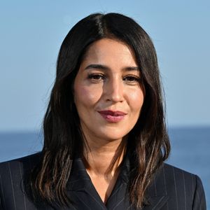 Leïla Bekhti - Photocall du film "Changer l'eau des fleurs" réalisé par J.-Pierre Jeunet d'après le roman de V.Perrin dans le cadre de la 8ème édition du Festival Ciné Roman à Nice le 28 Septembre 2026. © Jacovides-Bebert/Bestimage