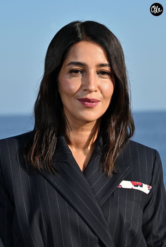Leïla Bekhti - Photocall du film "Changer l'eau des fleurs" réalisé par J.-Pierre Jeunet d'après le roman de V.Perrin dans le cadre de la 8ème édition du Festival Ciné Roman à Nice le 28 Septembre 2026. © Jacovides-Bebert/Bestimage