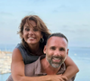 Il s'agit de son frère Charles, qui vit à Miami.

Faustine Bollaert prend la pose avec son frère Charles, qui vit à Miami.