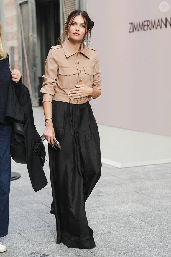 Info - Thylane Blondeau va se marier - Thylane Blondeau assiste au défilé Zimmermann Womenswear Spring/Summer 2026 dans le cadre de la Fashion Week de Paris le 6 octobre 2025 à Paris, France. (Photo par Lucia Sabatelli / Bestimage)

EDITORIAL USE ONLY