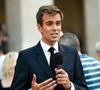 Jean-Baptiste Marteau s'est confié sur le changement de vie induit par ce soudain agrandissement de son foyer. 

Le journaliste de France 2 Jean-Baptiste Marteau lors de l'hommage national rendu à Jean-Paul Belmondo à l'Hôtel des Invalides à Paris, France, le 9 septembre 2021. Photo par Victor Joly/ABACAPRESS.COM