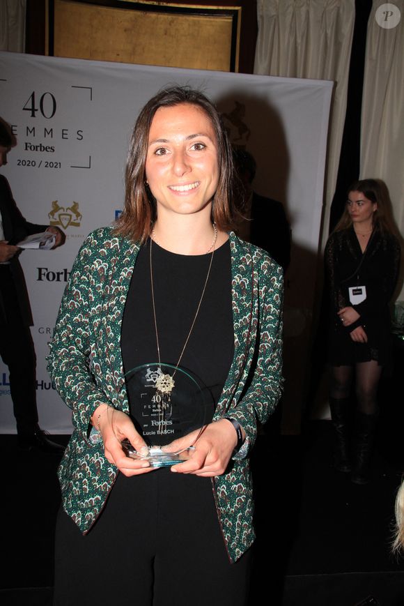 Lucie Basch vit une partie de la semaine en Bretagne avec son compagnon, où elle puise l'énergie nécessaire pour gérer ses business. Une nouvelle idée lui est d'ailleurs venue : Poppins.

Exclusif - Lucie Basch lors de la soirée de remise de prix "40 femmes Forbes" au Fouquet's à Paris le 17 mars 2022

© Philippe Baldini / Bestimage