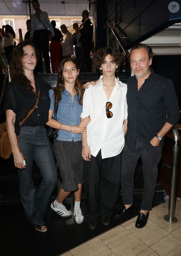 Devenue mère de deux enfants avec l’acteur et réalisateur Patrick Mille (une fille, Suzanne, et un fils, Lucien), elle est devenue une maman ultra-protectrice.

Justine Lévy avec ses enfants Suzanne et Lucien et son mari Patrick Mille - Avant-Première du documentaire "Notre Guerre" au cinéma le Balzac à Paris le 24 juin 2025. © Coadic Guirec/Bestimage