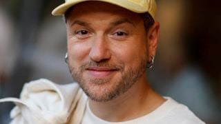 "Deux ans qu'on se cache" : Mosimann annonce être papa d'une petite fille, née d'un contrat avec sa meilleure amie