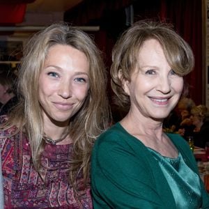 Laura Smet et sa mère Nathalie Baye - Soirée en l'honneur de Nathalie Baye, organisée par Louis Michel Colla, à La Chope des Puces, restaurant mythique de Marcel Campion à Saint-Ouen. Le 30 avril 2018 © Cyril Moreau / Bestimage