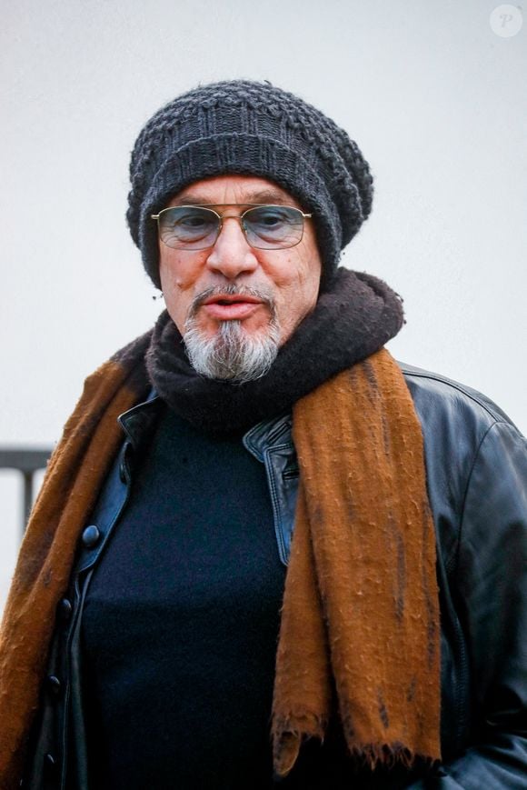 Florent Pagny arrive pour l'enregistrement de l'émission "Vivement Dimanche", présentée par M.Drucker et diffusée sur France 3 le 26 novembre, au Studio Gabriel à Paris, France, le 14 novembre 2023. © Christophe Clovis/Bestimage