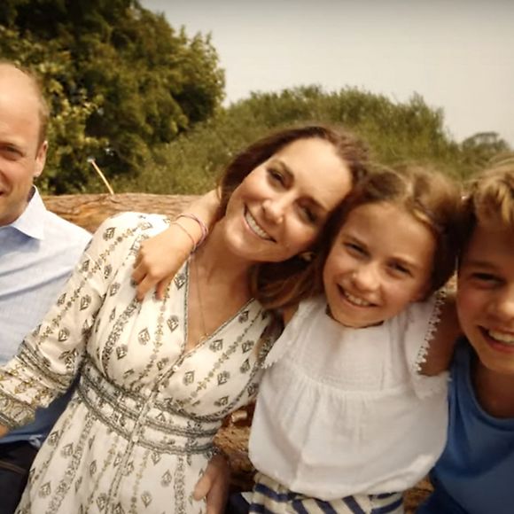 La princesse de 43 ans aurait été rejointe par son mari, le prince William (42 ans) et leurs trois enfants, le prince George (11 ans), la princesse Charlotte (9 ans), et le prince Louis (6 ans). 

Kate Middleton en a fini avec la chimiothérapie et annonce dans une vidéo publiées sur les réseaux sociaux le 9 septembre 2024 qu'elle reprend ses activités. Traitée pour un cancer dont elle n'a pas dévoilé la nature, la princesse de Galles a publié une vidéo où on la voit notamment entourée du prince William et de leurs enfants, le prince George, la princesse Charlotte et le prince Louis. © Prince and Princess of Wales Instagram via Bestimage