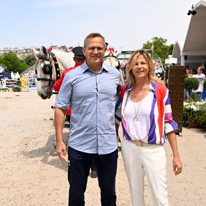 Patrick Karam, Conseiller régional d’Île-de-France et Virginie Coupérie-Eiffel lors de l'arrivée de la Route Eiffel Présentée par la Région Ile-de-France lors du Longines Paris Eiffel Jumping au pied de la Tour Eiffel sur le Champ-de-Mars à Paris, France, le 22 juin 2025.

© Perusseau-Veeren/Bestimage