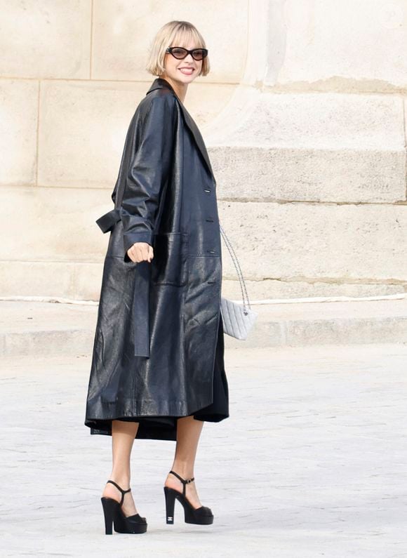 Rappelons qu'elle est régulièrement présente lors des défilés de la Fashion Week

Angèle - Arrivées au défilé de mode féminine Chanel printemps-été 2025 lors de la Fashion Week de Paris (PFW), au Grand Palais, à Paris, France, le 1er octobre 2024. © Aubert-Clovis/Bestimage