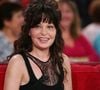 Lorsque l’actrice a quitté sa maison pour s’installer à Paris, elle a confié leur épagneul papillon Paco à Jean-Pierre, symbole de leur lien durable. 

Archives - Isabelle Mergault - Enregistrement de l'émission "Vivement Dimanche". Le 10 octobre 2012. JLPPA / Bestimage