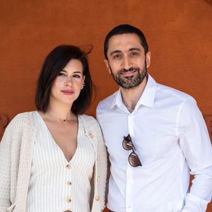 Il s'agit bien sûr des graines de lin. Des graines aux multiples bienfaits, comme le liste celui qui partage sa vie avec son épouse Souailla, et leurs trois garçons. 


Souaila Mohamed et Jimmy Mohamed lors de la première journée de Roland-Garros 2024, tournoi de tennis ATP et WTA du Grand Chelem, le 26 mai 2024 au stade Roland-Garros à Paris, France. Photo par Alexis Jumeau/ABACAPRESS.COM