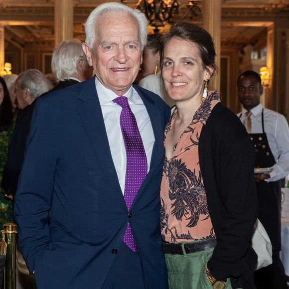 Les obsèques de Philippe Labro ont été célébrées ce vendredi 13 juin à Saint-Germain-des-Prés. 

Exclusif - Philippe Labro et sa fille Clarisse - 14ème édition du déjeuner "Pères et Filles" au Café de la Paix à Paris. 
© Julio Piatti / Bestimage