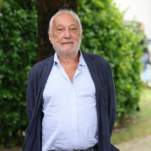 François Berléand - Photocall avec l'équipe de l'émission de radio "Les grosses têtes" lors de la 17ème édition du Festival du Film Francophone de Angoulême (FFA). Le 29 août 2024
© Coadic Guirec / Bestimage