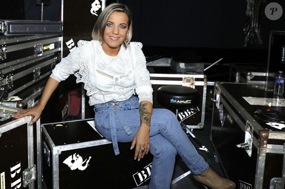 La chanteuse Coraly Emoi (Ex-membre du groupe L5) pose à Paris le 17 novembre 2021. © Cédric Perrin/Bestimage