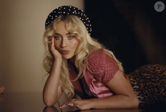 Los Angeles, CA Sabrina Carpenter, Margaret Qualley et Madelyn Cline forment leur propre Bling Ring dans le clip vidéo du House Tour.  © BestImage