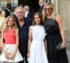 Une escapade au paradis dont la fille de Carla et Nicolas Sarkozy a partagé des instants sur les réseaux sociaux
Didier Barbelivien, sa femme Laure et leurs filles Louise et Lola - Mariage de Claude Lelouch à la mairie du 18ème à Paris. Le 17 juin 2023