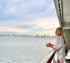 Ponant est une prestigieuse compagnie de croisières française, réputée pour sa flotte de navires et de voiliers à taille humaine. 

Sarah Poniatowski en vacances au Panama