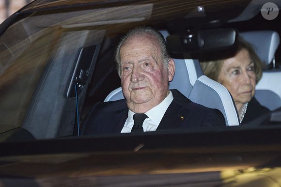 Le roi Juan Carlos et la reine Sofia - La famille royale d'Espagne à la sortie des obsèques de Juan Gomez-Acebo en la cathédrale Castrense à Madrid. Le 8 septembre 2024. (Action Press / Bestimage).