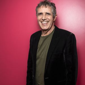 Exclusif - Julien Clerc en backstage de l'enregistrement de l'émission "Serge Lama, le dernier rappel" présentée par F. Bollaert, diffusée le vendredi 21 novembre 2025 sur France 3 à 21h10, au théâtre Marigny à Paris, France, le 29 avril 2025. © Clovis-Moreau/Bestimage