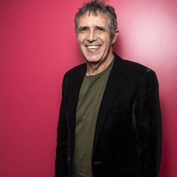 Exclusif - Julien Clerc en backstage de l'enregistrement de l'émission "Serge Lama, le dernier rappel" présentée par F. Bollaert, diffusée le vendredi 21 novembre 2025 sur France 3 à 21h10, au théâtre Marigny à Paris, France, le 29 avril 2025. © Clovis-Moreau/Bestimage