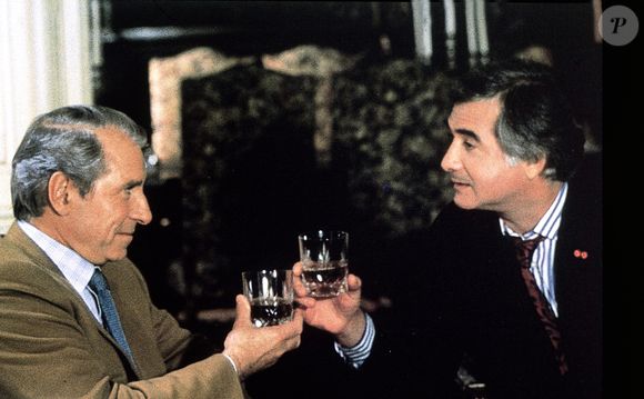 Jean Poiret et Jean-Claude Brialy sur le plateau de "Inspecteur Lavardin" réalisé par Claude Chabrol en 1985. Photo par KPA/DPA/ABACAPRESS.COM