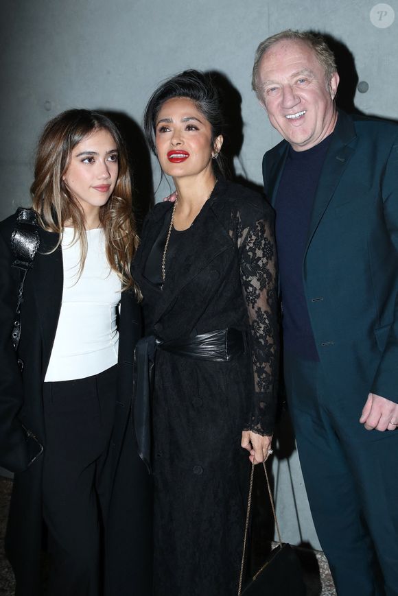 François Pinault. Un paternel dont il est par ailleurs le portrait craché. 
François-Henri Pinault avec sa femme Salma Hayek, leur fille Valentina - Vernissage de "Corps et âmes", la nouvelle Collection Pinault à la Bourse du Commerce à Paris  © Bertrand Rindoff / Bestimage