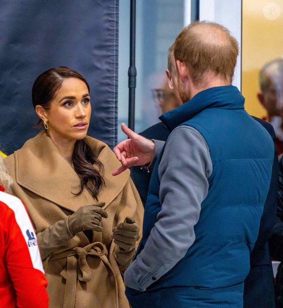 Le prince Harry, duc de Sussex, et Meghan Markle, duchesse de Sussex, assistent à la dernière journée de l'événement One Year to Go avant les Invictus Games Vancouver Whistler 2025 et font du curling au Vancouver Curling Club au Hillcrest Community Centre à Vancouver, Canada. © Mischa Schoemaker/ABACA