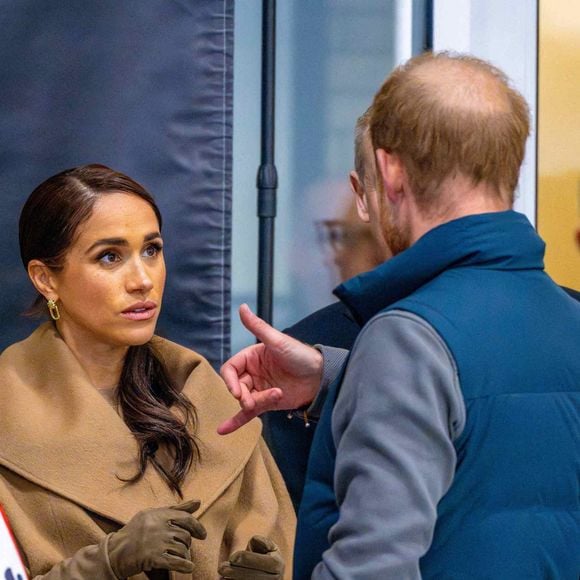 Le prince Harry, duc de Sussex, et Meghan Markle, duchesse de Sussex, assistent à la dernière journée de l'événement One Year to Go avant les Invictus Games Vancouver Whistler 2025 et font du curling au Vancouver Curling Club au Hillcrest Community Centre à Vancouver, Canada. © Mischa Schoemaker/ABACA