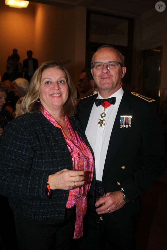 Le général d’armée Jean-Marc Loubes et sa femme -  31ème Gala de l’Espoir donné au profit de la recherche contre le cancer au théâtre des Champs-Elysée à Paris le 14 octobre 2025. © Philippe Baldini/Bestimage