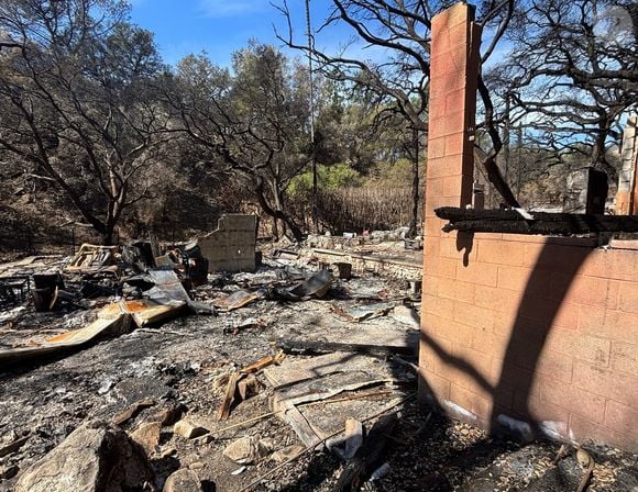 De nouvelles images révèlent les conséquences dévastatrices des incendies d'Altadena sur la propriété de Haley Joel Osment. La maison de l'acteur a été gravement endommagée, des restes calcinés et des débris tachés de fumée étant visibles sur tout le site.
©Backgrid USA / Bestimage