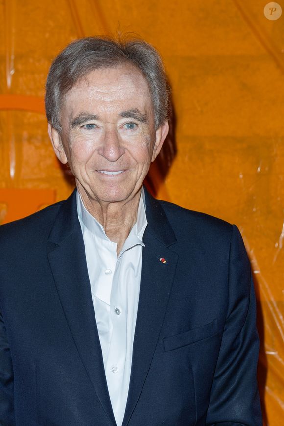 Bernard Arnault - Photocall du défilé de mode printemps-été 2024 "Louis Vuitton" lors de la fashion week de Paris. Le 2 octobre 2023
© Olivier Borde / Bestimage