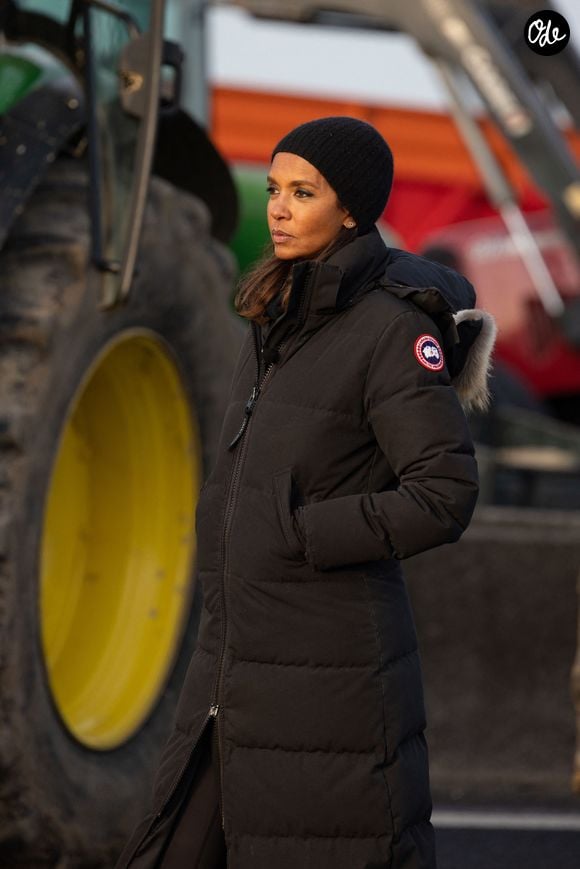 Karine Le Marchand soutient les agriculteurs sur le barrage de l'Autoroute A4 à hauteur de Jossigny en Seine et Marne le 29 Janvier 2024. 
© Jeremy Melloul - Pierre Perusseau / Bestimage