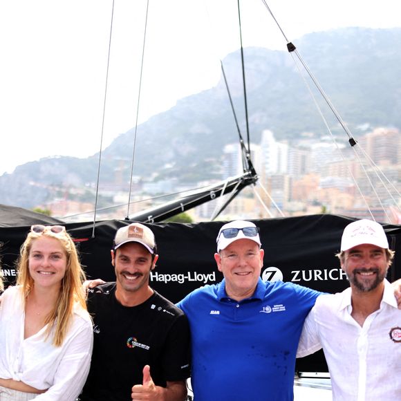 Cette compétition, qui se déroule tous les deux ans près de la magnifique île de Wight au Royaume-Uni

Exclusif - Le prince Albert II de Monaco, Boris Herrmann et Pierre Casiraghi sur Malizia - 10ème édition du "Energy Boat Challenge" au Yacht Club de Monaco le 5 juillet 2023 © Claudia Albuquerque/Bestimage