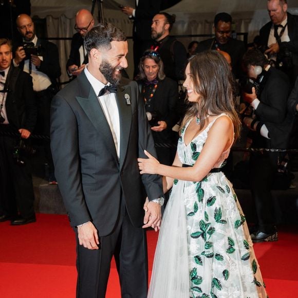 Le footballeur et l’actrice se font assez discrets depuis

Karim Benzema et sa compagne Lyna Khoudri à la descente des marches du film « 13 jours 13 nuits » lors du 78ème Festival International du Film de Cannes. Le 23 mai 2025
© Backgrid USA/ Bestimage