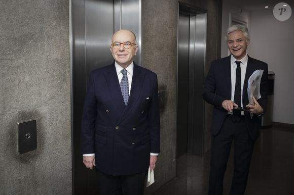 Exclusif - Cyril Viguier, Bernard Cazeneuve,  sur le plateau de l’émission « Face aux territoires » présentée pa C.Viguier dans les studios de TV5 Monde à Paris, France, le 30 janvier 2025. © Jack Tribeca/Bestimage