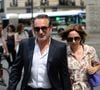 Sur Instagram, la femme de Jean Dujardin et mère de Jeanne et Alice a dévoilé quelques photographies du plateau de l'émission où on la découvre rayonnante aux côtés des autres animateurs.
Jean Dujardin et sa femme Nathalie Pechalat - Mariage de Claude Lelouch à la mairie du 18ème à Paris. Le 17 juin 2023. Agence / Bestimage